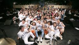 フェイスゴスペル代表Katsu Shijimaがマスターのゴスペルグループ「Jacoo Gospel Singers」ビルボードライブ大阪でのライブ後集合写真