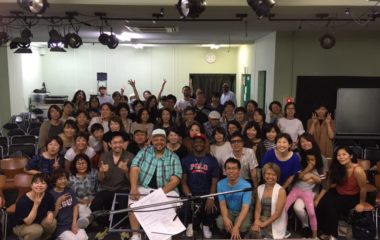 アメリカ人講師による大阪のゴスペルワークショップの集合写真