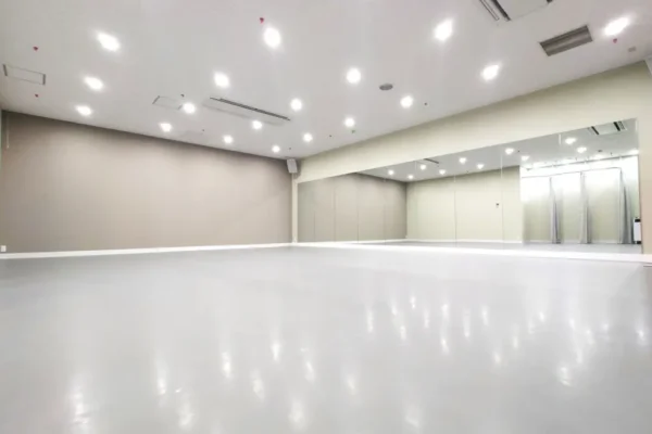 ヨノダンスタジオ写真 フェイスゴスペル埼玉初の夜クラスのスタジオ。さいたま新都心クラス